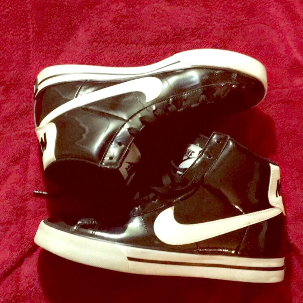 Nike womens Sweet Classic High shoes size 8M